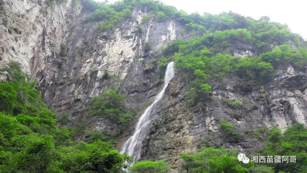 “号曰隆中“，你为什么飘来飘去？你在“襄阳城西二十里”吗？